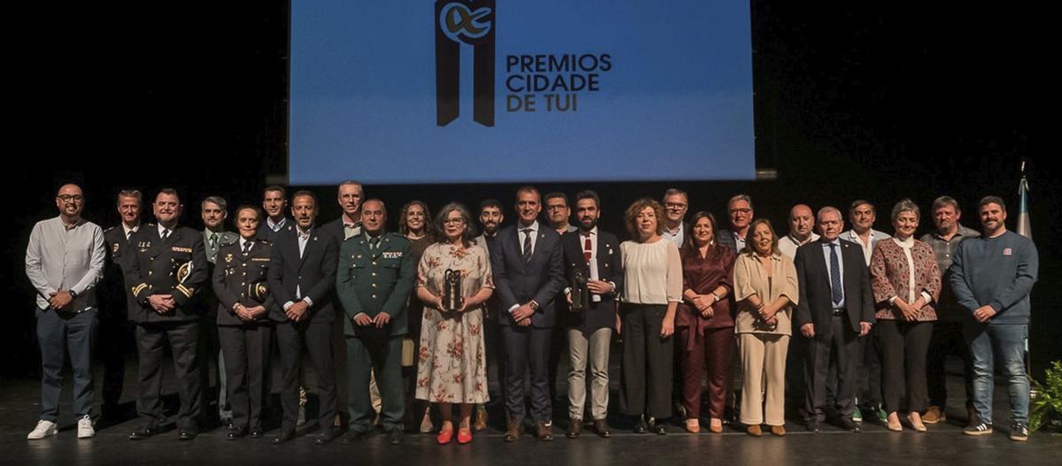 Memoria, orgullo  y raíces se fusionan en los premios ‘Cidade de Tui’ | PABLO NUNES