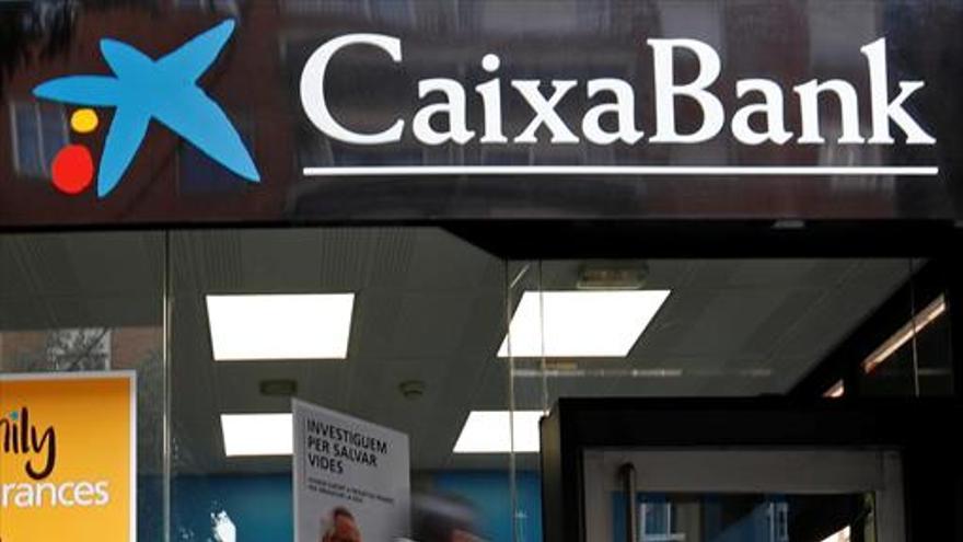 35 empleados se apuntan en la región al ERE de CaixaBank