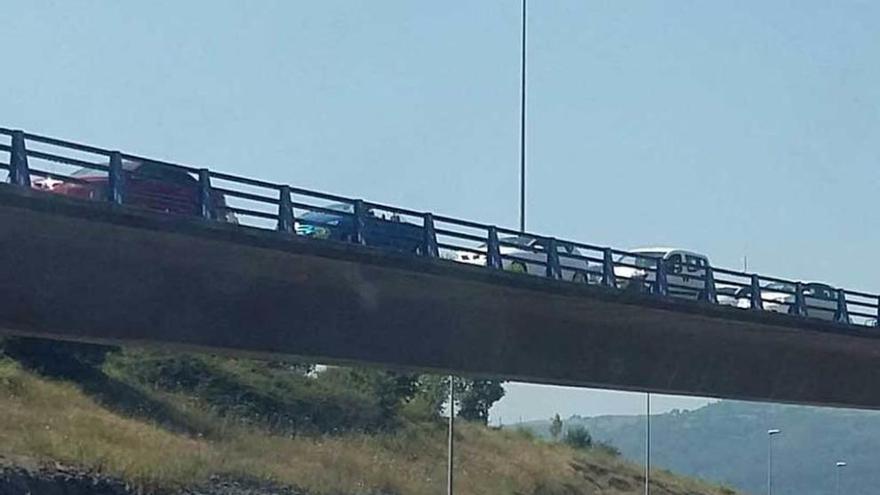 Retenciones en la autovía hacia Villaviciosa.