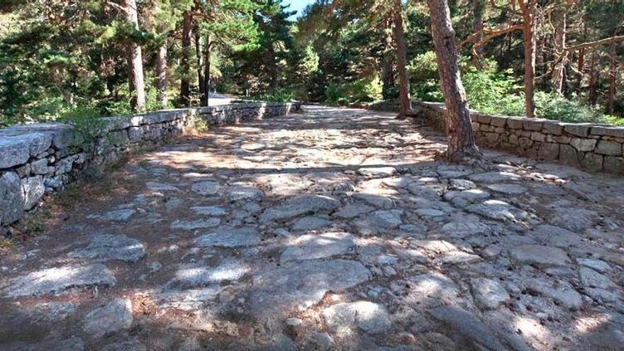 El pueblo a menos de una hora de Madrid que esconde una joya del Imperio Romano: con rutas de montaña y memoria ferroviaria