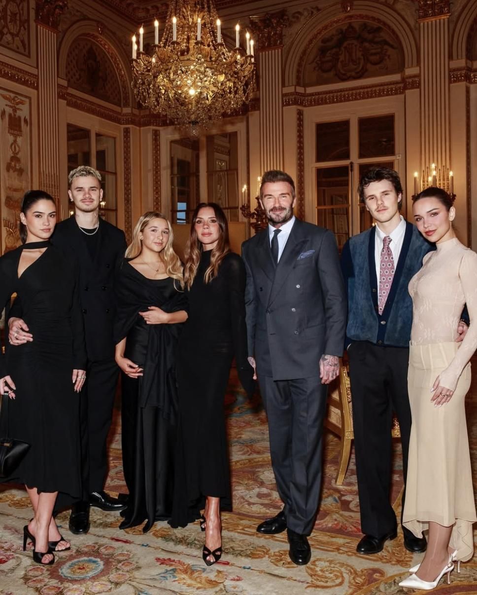 La familia al completo ha acompañado a Victoria Beckham