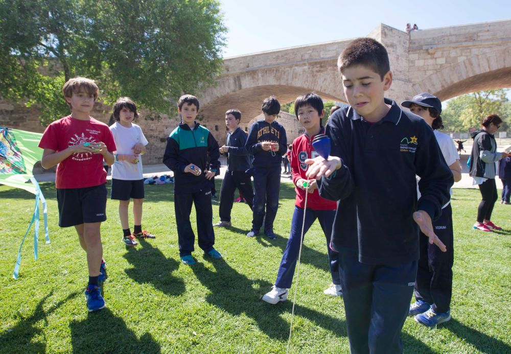 Actividades en el jardín del Túria, el antiguo cauce del río en València.