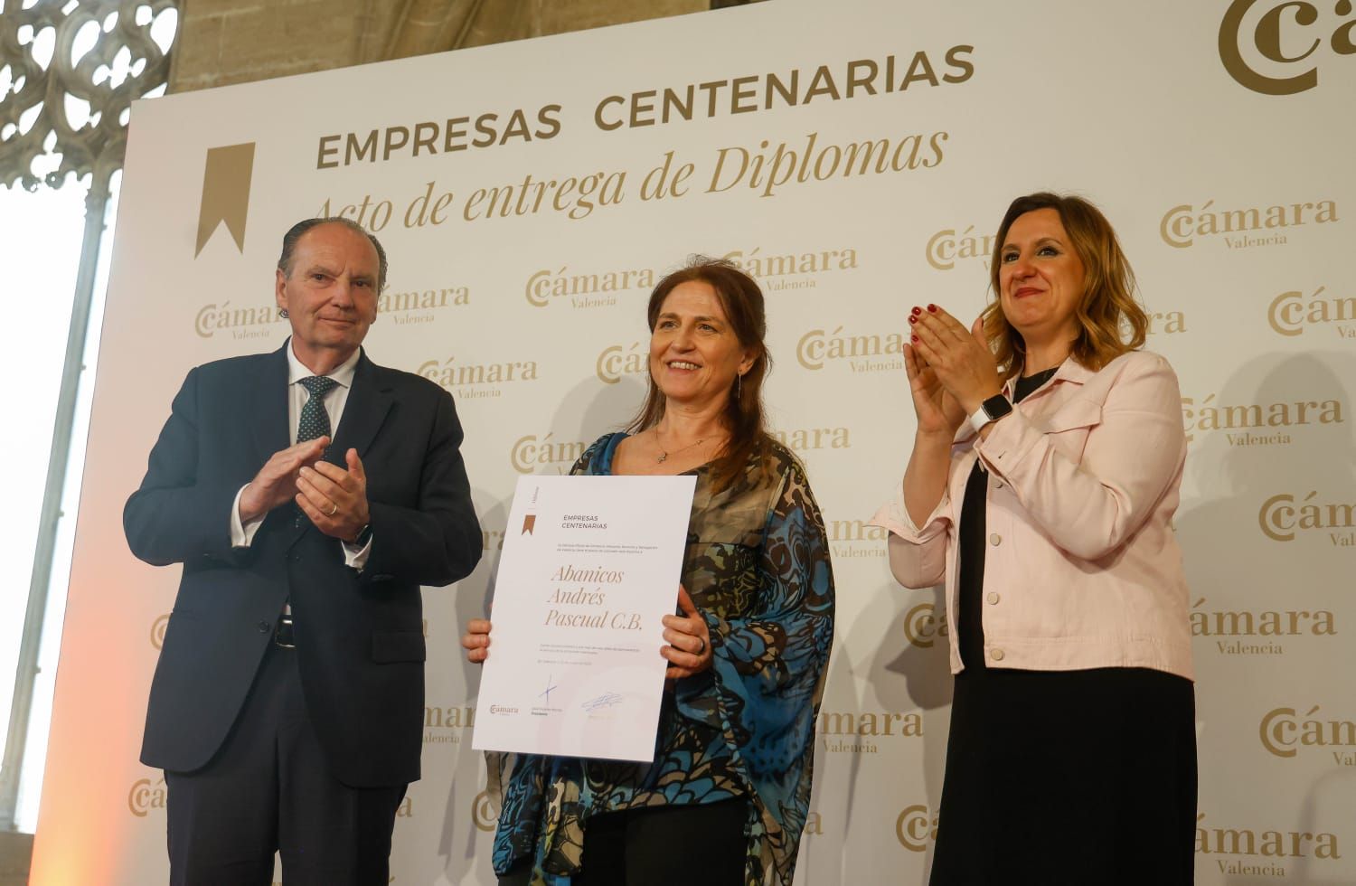 Cámara Valencia homenaje a 26 empresas por su trayectoria centenaria