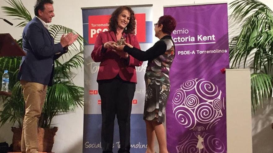 Carla Antonelli recibe el premio Victoria Kent