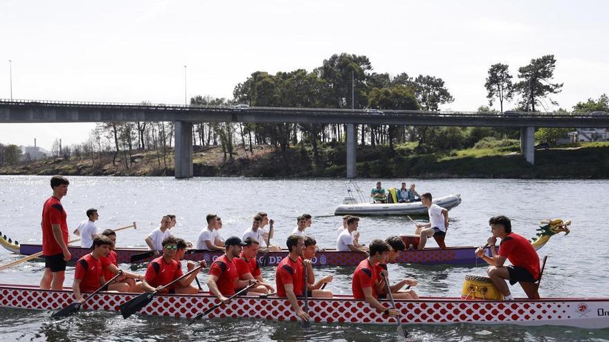 Escuela Naval y de la UVigo vuelve a retarse en la ría de Pontevedra