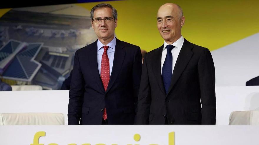 Ignacio Madridejos, consejero delegado de Ferrovial, y Rafael del pino, presidente de Ferrovial, antes de la celebración de la junta de accionistas de 2023 en la que se aprobó el traslado de la sede de la compañía a Países Bajos