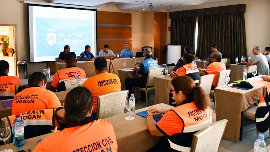 Un curso forma sobre Protección Civil a voluntarios, organizadores de eventos y policías de Mogán