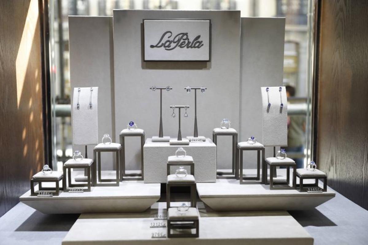 Joyas en el escaparate de La Perla.