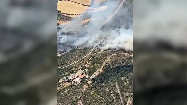 Imágenes del Grupo de Apoyo Aéreo de Agentes Rurales del incendio forestal de Camarasa.