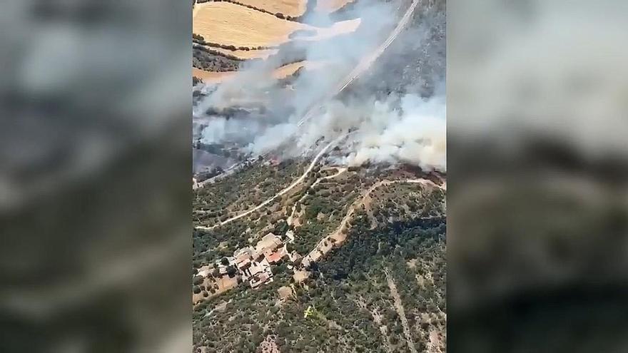 Imágenes del Grupo de Apoyo Aéreo de Agentes Rurales del incendio forestal de Camarasa.