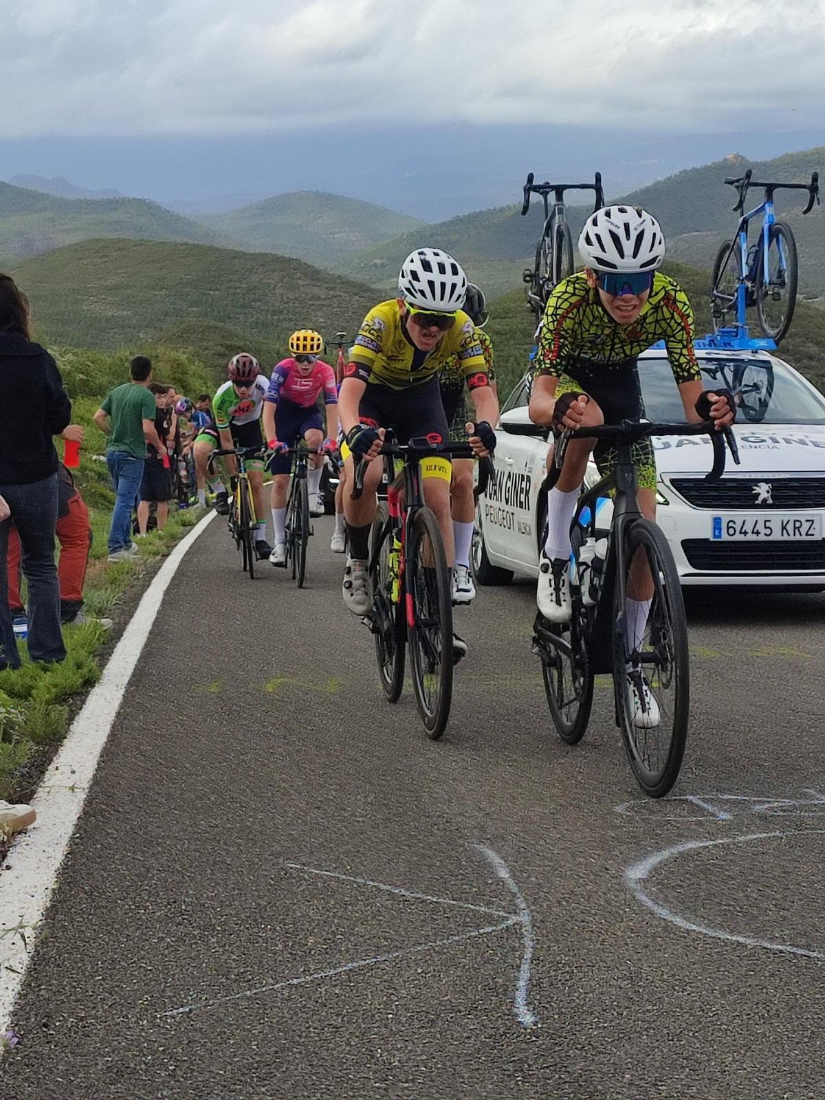 Un grupo de ciclistas en la Volta a Girona 2026.