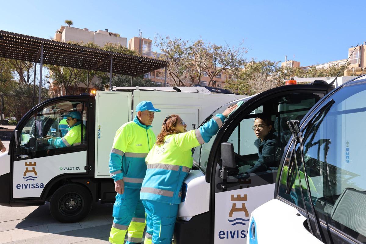 Galería: el Ayuntamiento de Ibiza presenta nueva maquinaria de limpieza viaria