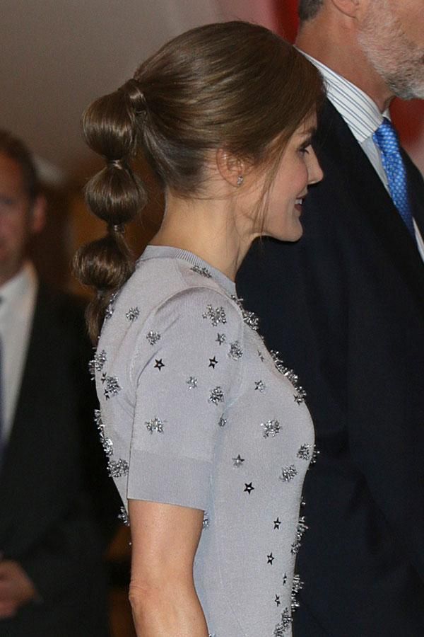 Letizia Ortiz con coleta de tres partes