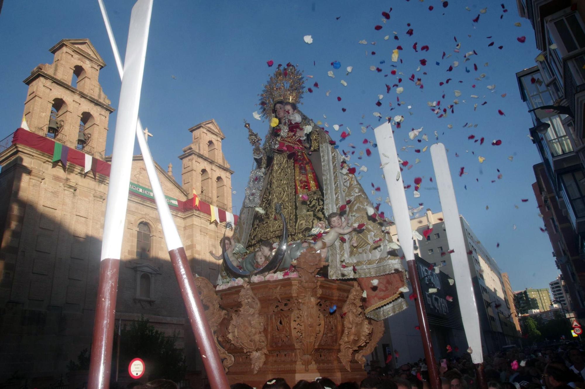La procesión de la Virgen del Carmen Coronada de El Perchel, en imágenes