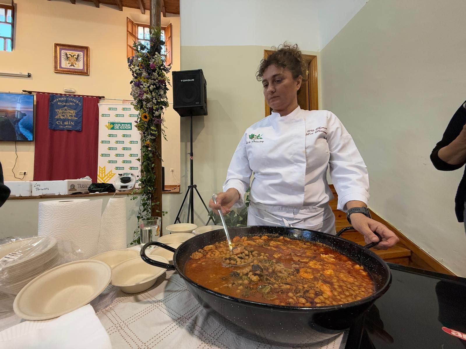 Así fue la masterclass de la guisandera Pilar Ramos con las llámparas como protagonistas en Quintes
