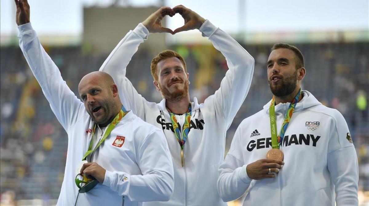 jcarmengol35098474 l r  silver medallist poland s piotr malachowski   gold meda160814042005