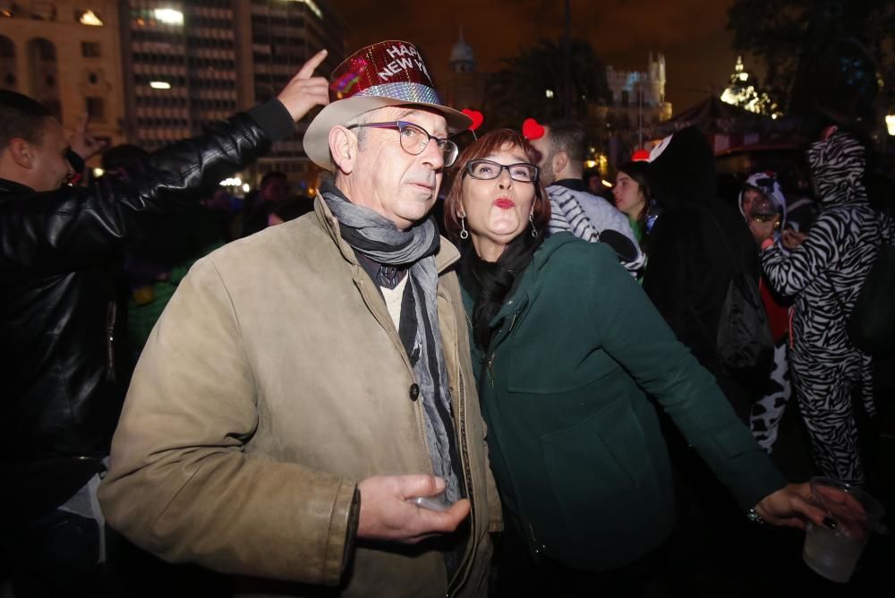 Miles de personas recibieron el año frente al consistorio