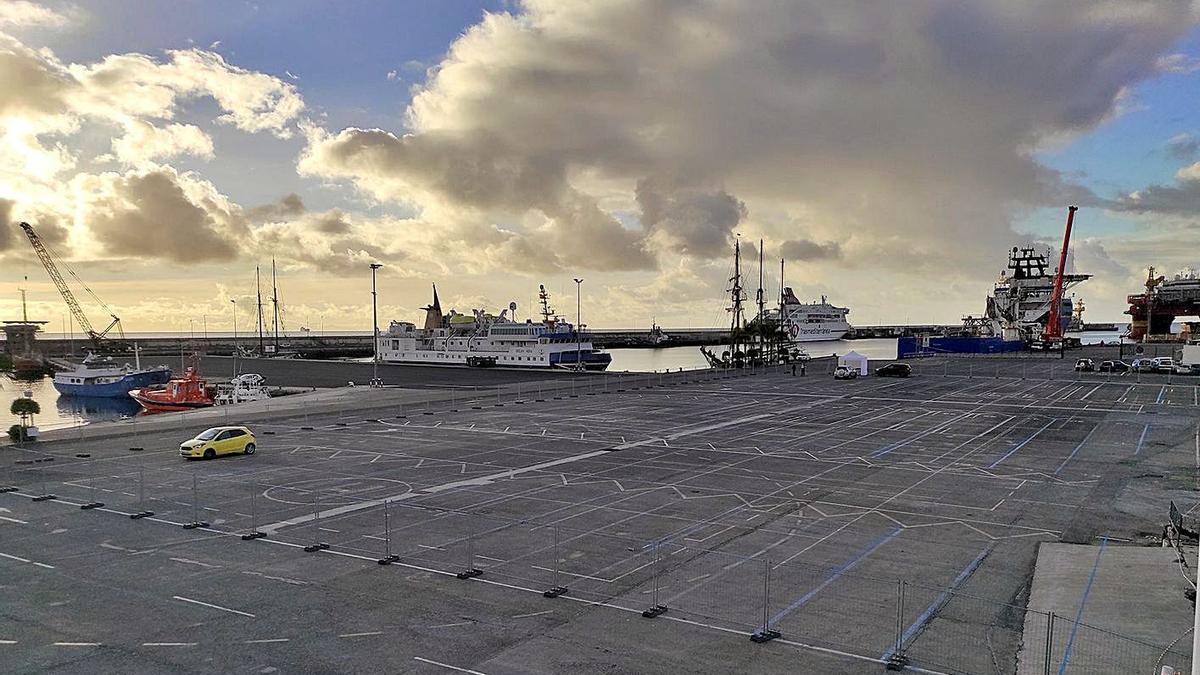 Explanada del Puerto de Santa Cruz de Tenerife frente a la plaza de España.