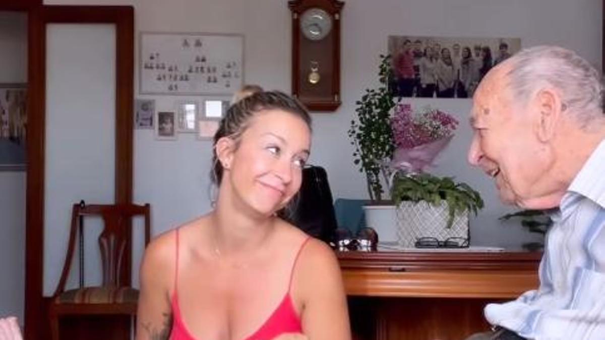 La emotiva conversación viral de una nieta menorquina con su abuelo: "Yo ya me voy..."