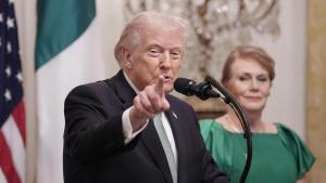 Els Estats Units aixequen sancions al petroli de l’Iran davant la pujada de preus del combustible