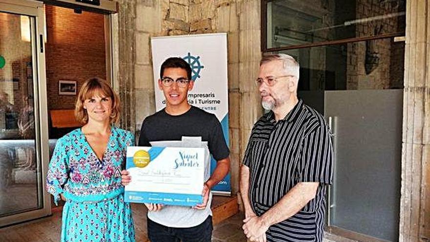 L&#039;estudiant Daniel Fontdeglòria, en l&#039;entrega de la beca.