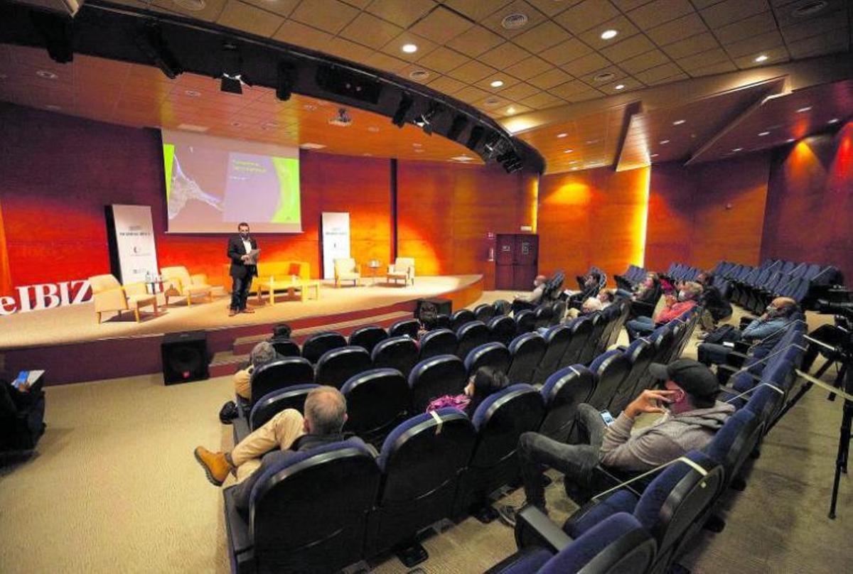 La jornada se realizó en el Club Diario con apenas invitados debido a las restricciones impuestas por causa del Covid. | VICENT MARÍ