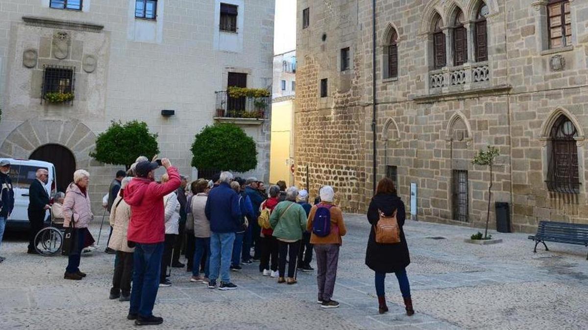 Aumento de turistas en la oficina de turismo de Plasencia en el mes de abril.