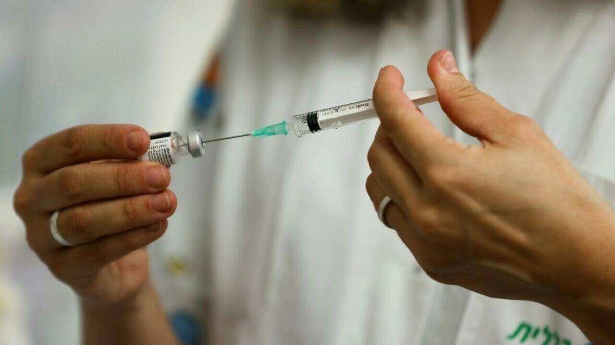Las vacunas siguen protegiendo, y mucho, contra la muerte por la variante Delta de la Covid-19