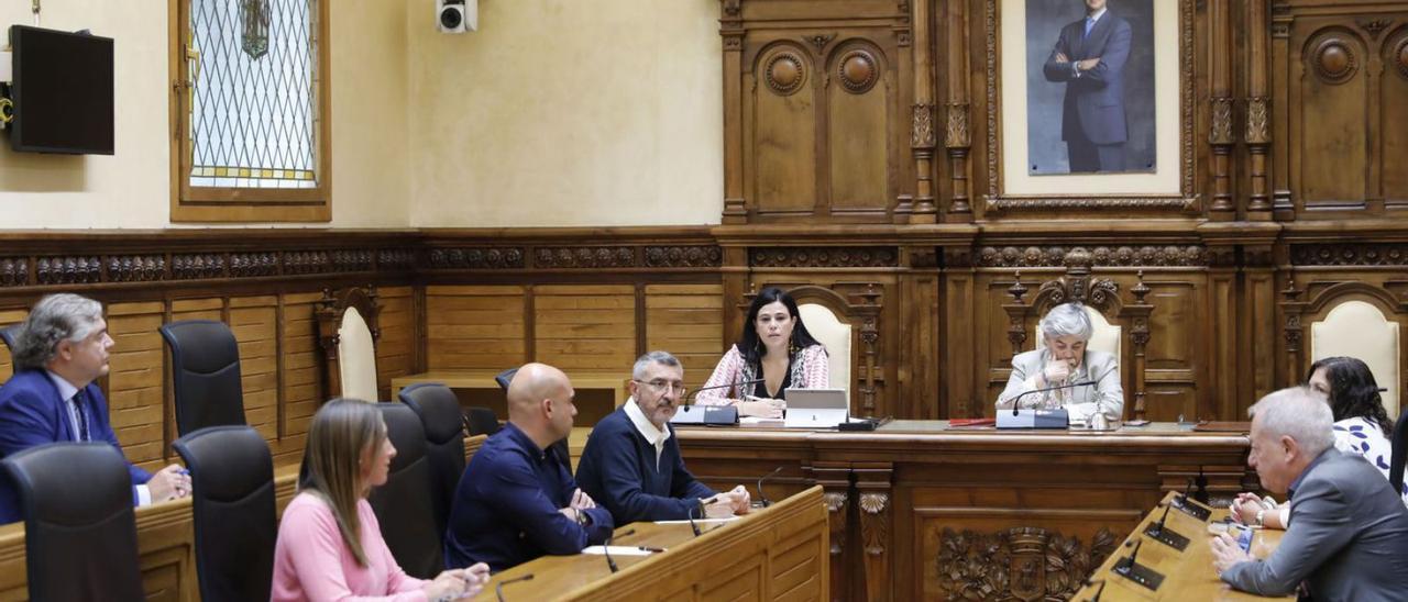 Un momento de la reunión de la comisión de trabajo abierta para la candidatura de El Molinón al Mundial. | M. L.