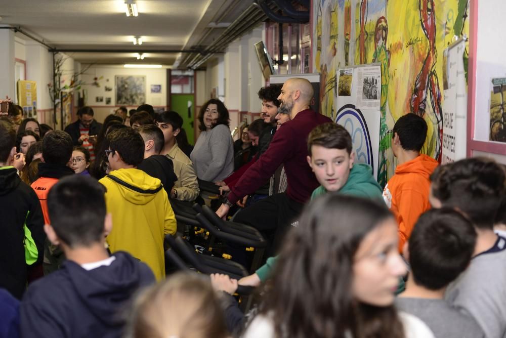 El instituto cambrés David Buján conmemora el día escolar de la no violencia y la paz con una pedalada virtual con la que pretende acompañar en su camino a los refugiados sirios en su búsqueda de un futuro.