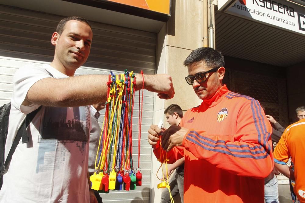 Pitos y cervezas antes del Valencia - Sporting