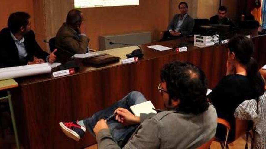 El alcalde reclama a sus opositores mayor coherencia. // Iñaki Abella