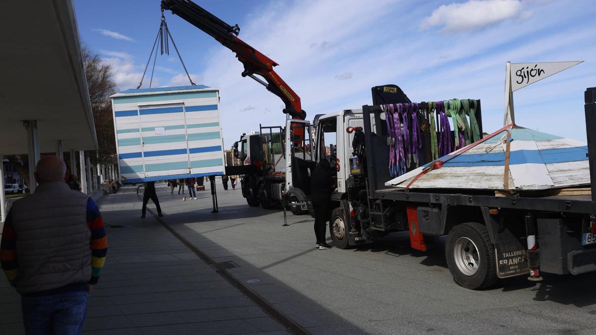 Vídeo: Arranca la instalación de las casetas de helado de Gijón