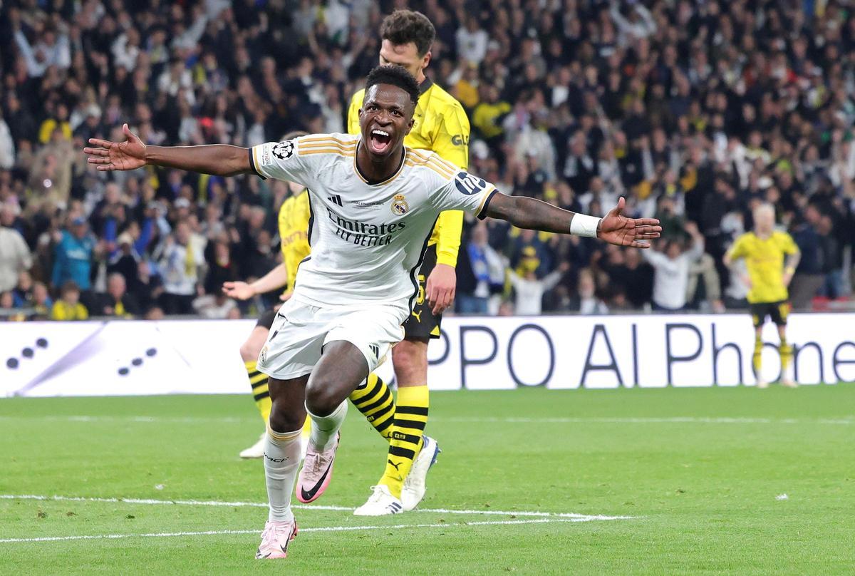 Vinicius marca el segundo gol del Madrid ante el Dortmund.