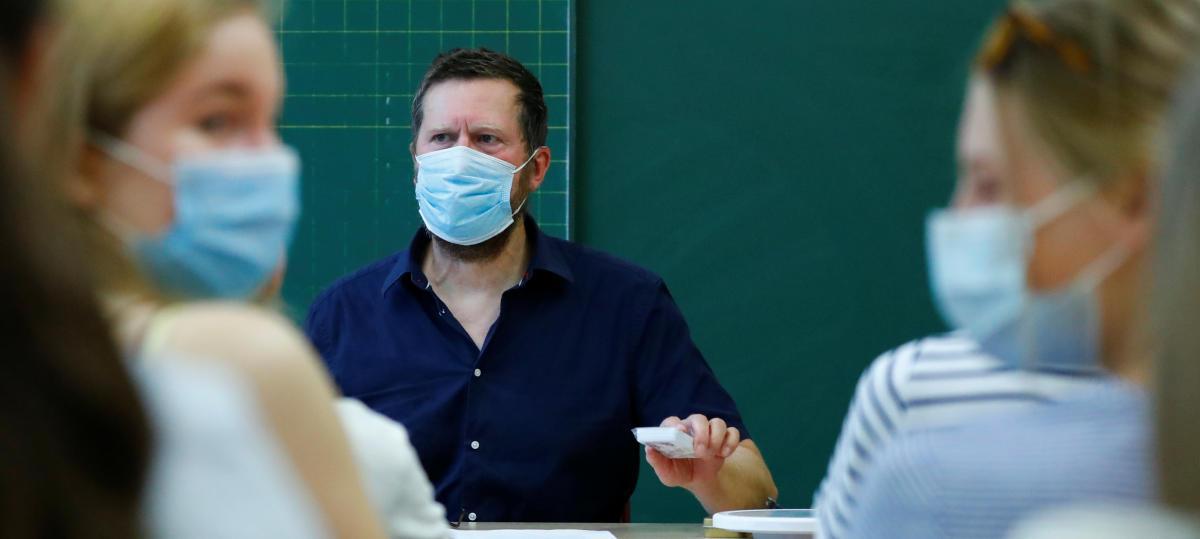 Alumnas con mascarilla en un colegio de Berlín.