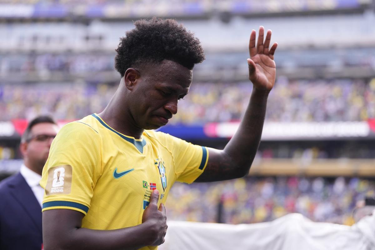 Vinicius pide perdón a los aficionados de Brasil tras la eliminación del Mundial.