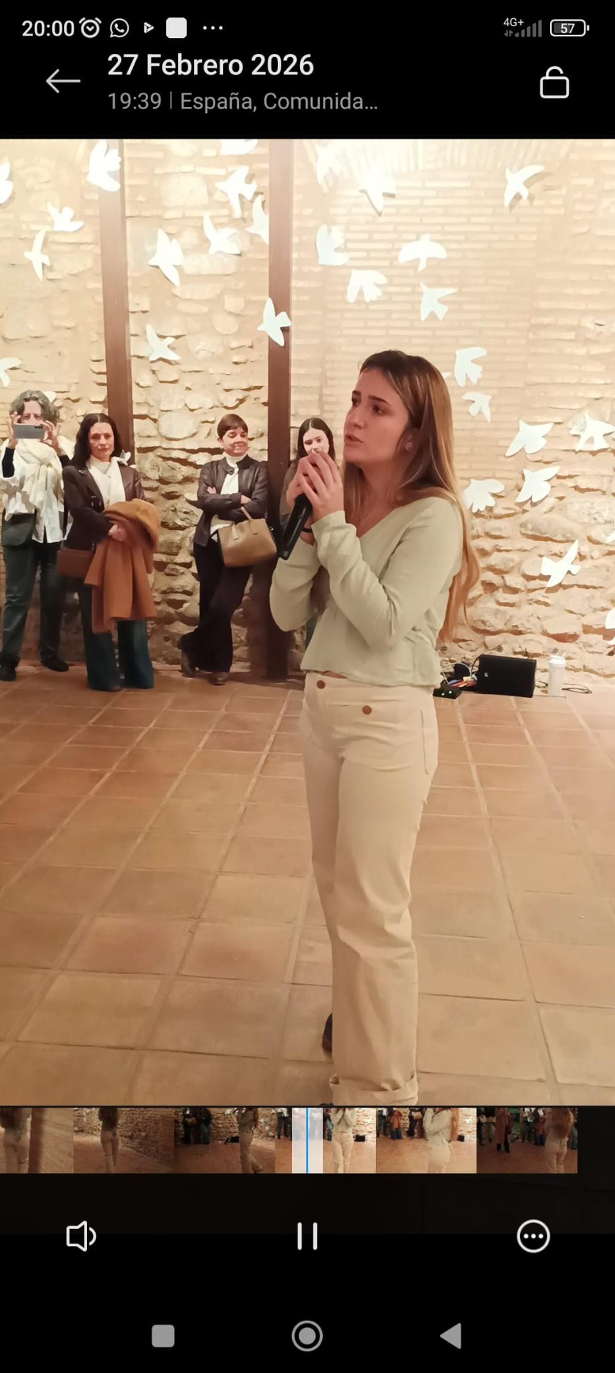 Un momento de la actuaicón de Lola Zaragozá.