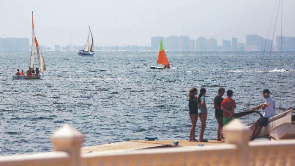 Los investigadores del IEO advierten del aumento de los niveles de clorofila en  las aguas del Mar Menor.