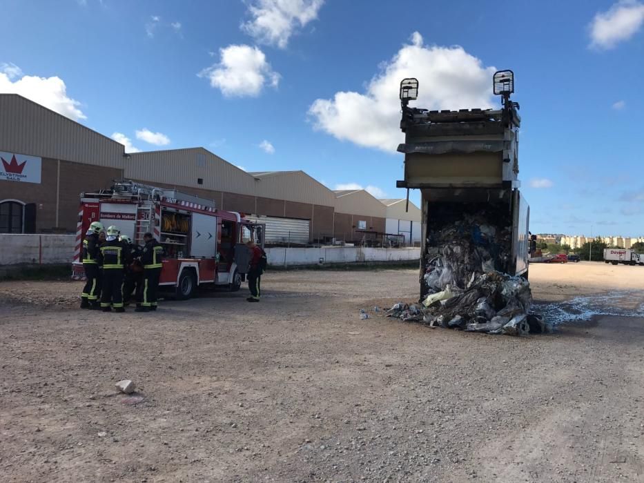 Dos operarios de Calvià 2000 heridos por una deflagración en un contenedor