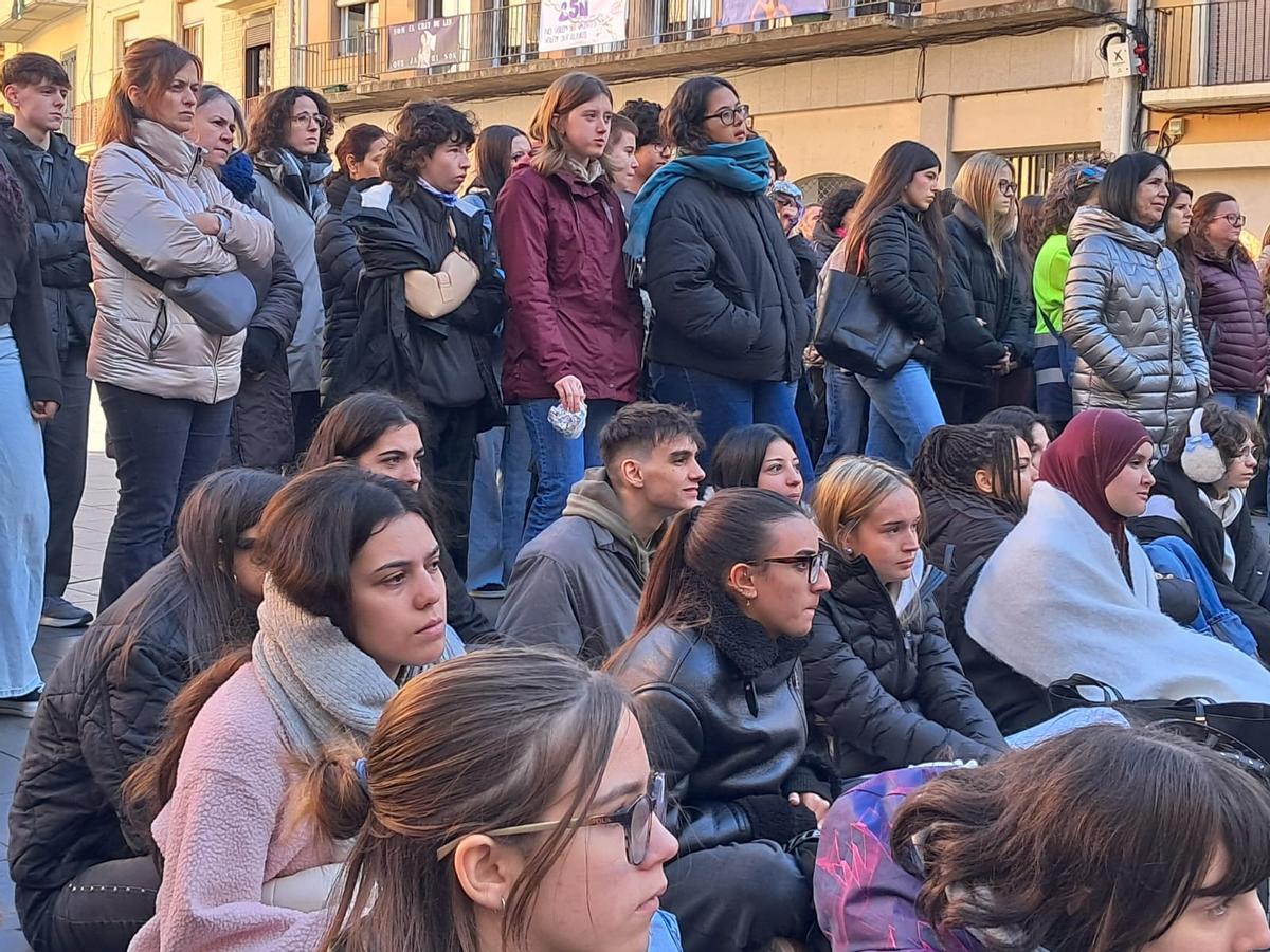 Assistents a l'acte, entre els quals hi havia una nodrida representació d'estudiants
