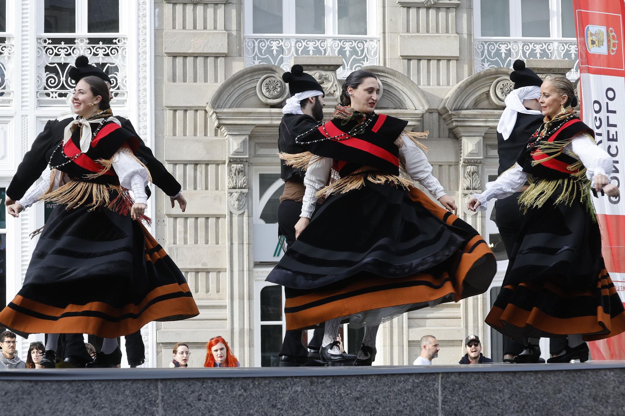 La ciudad se entrega a la música y la danza