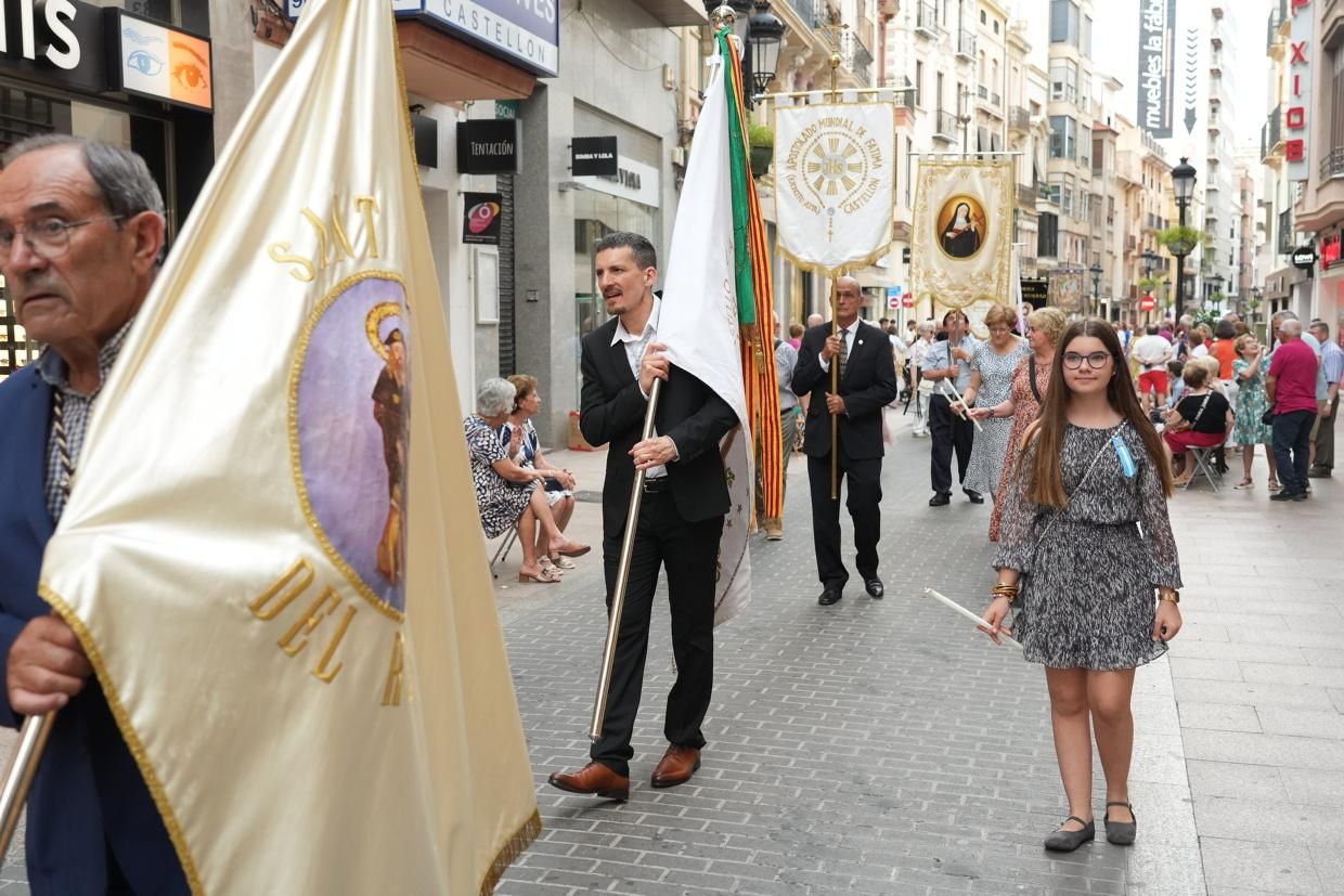 Castelló recibe con honores al Santísimo en la procesión del Corpus Christi