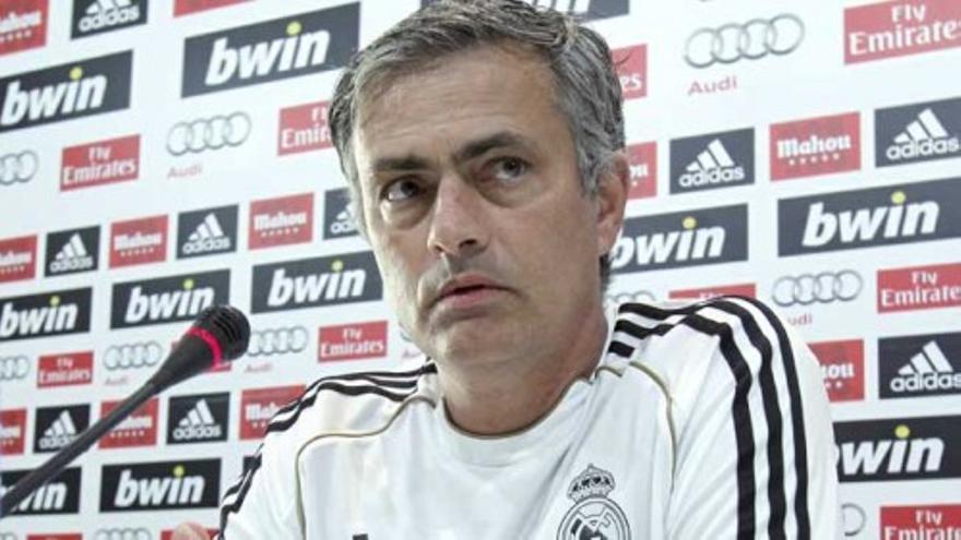 Mourinho: "Lo de entrenar a Portugal es una mentira de las gordas"