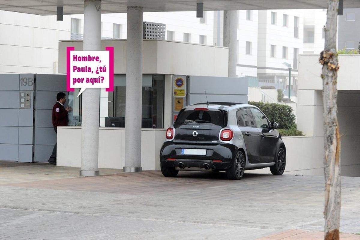 Paula Echevarría entrando con el coche en casa de Bustamante