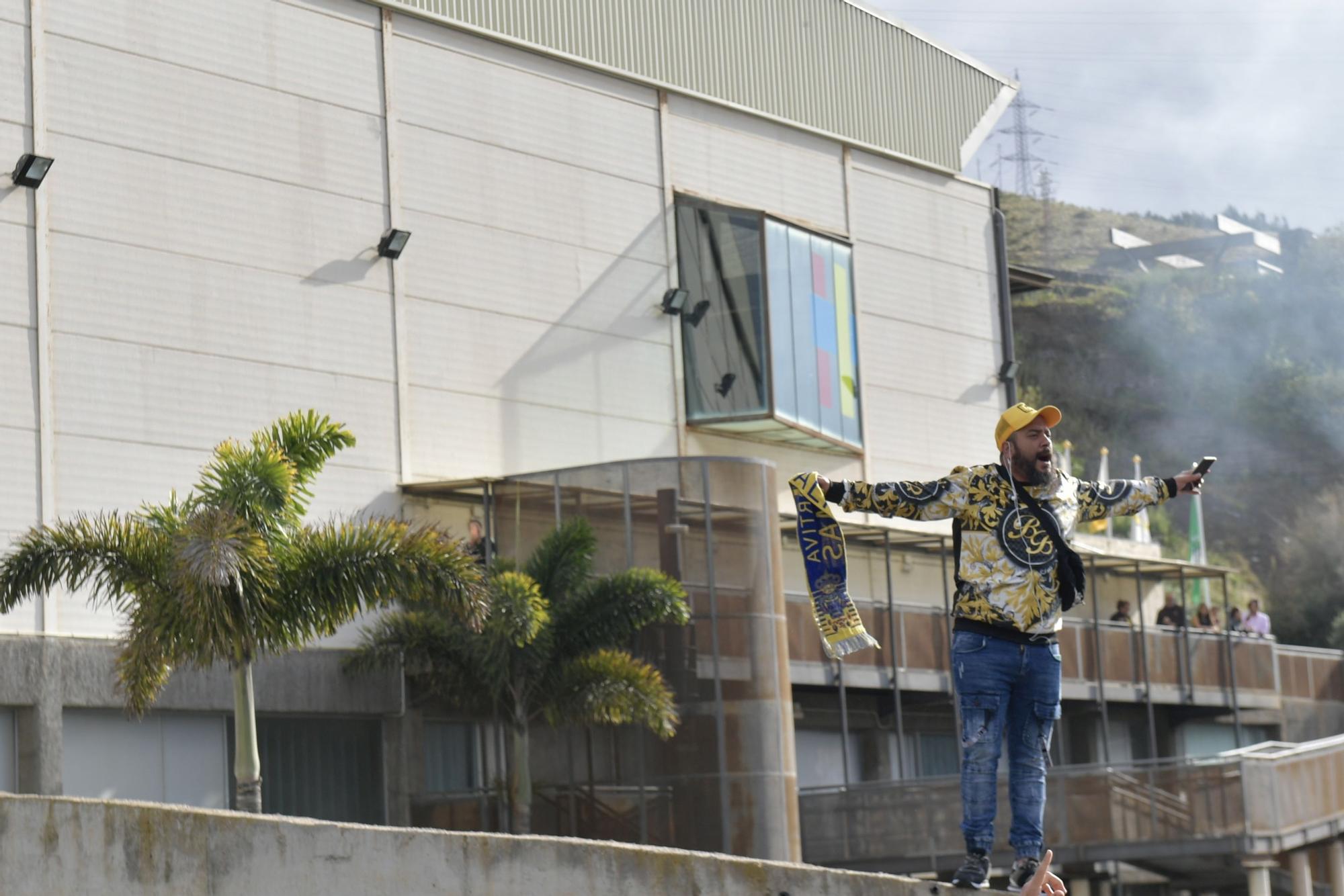 Aficionados despiden a la UD en Barranco Seco antes de ir a Tenerife