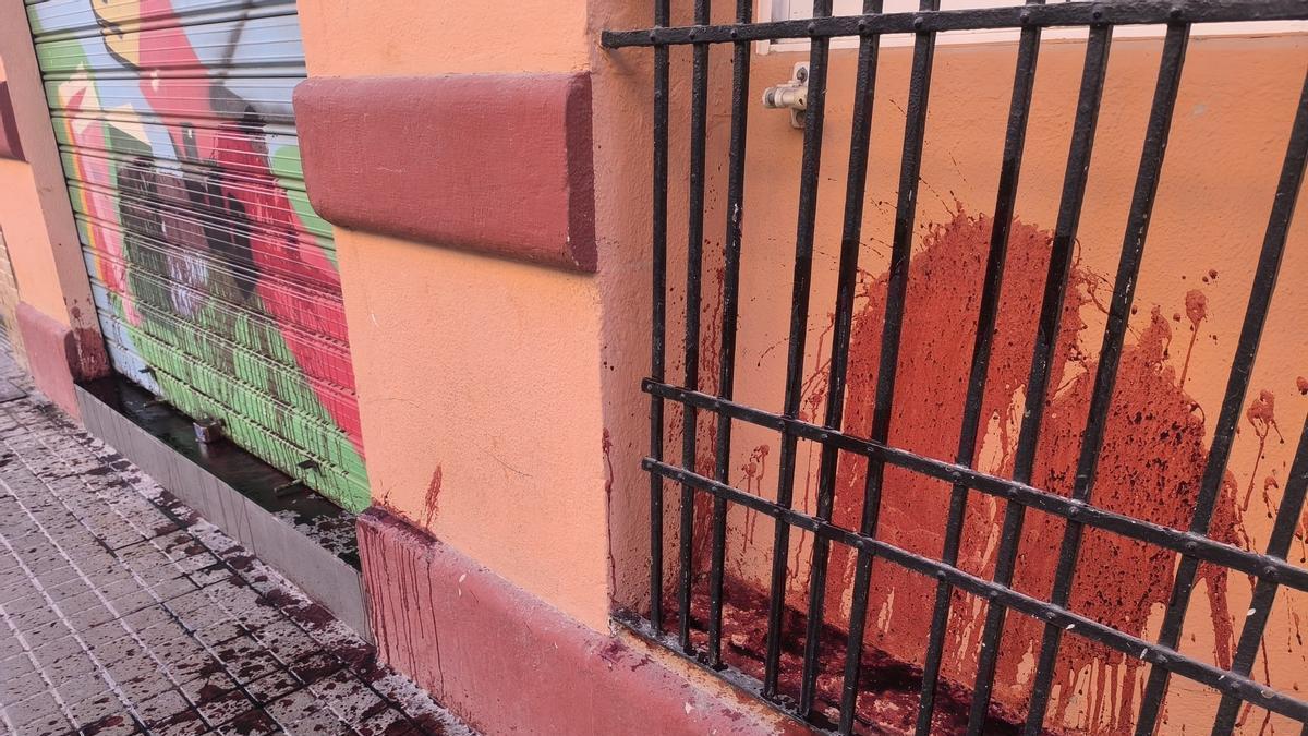 La policía investiga el ataque vandálico.