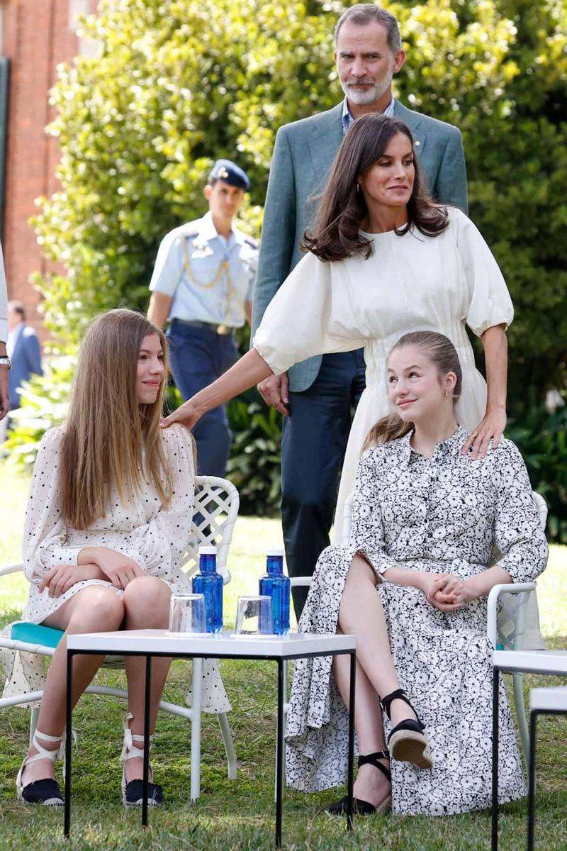 Los reyes, Felipe y Letizia, con sus hijas, Leonor y Sofía, en Barcelona