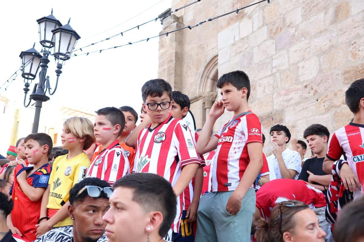 Las calles y bares de Zamora repletos para ver la final por el ascenso a Segunda