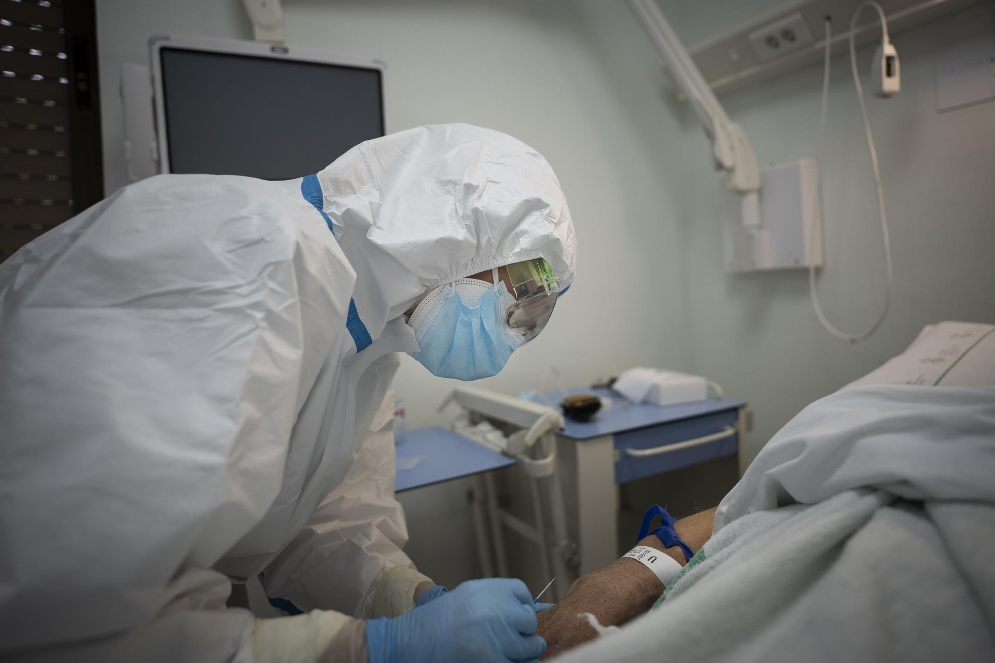 Levante-EMV entra en la sala covid del Hospital General de València: la lucha frente al coronavirus de cerca