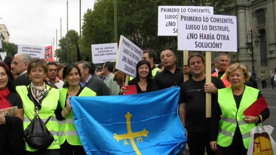 Afectados asturianos de Afinsa, durante una protesta en Madrid.